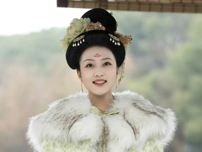 Floral Crowns in Chinese Drama: Who Wears It Best?
