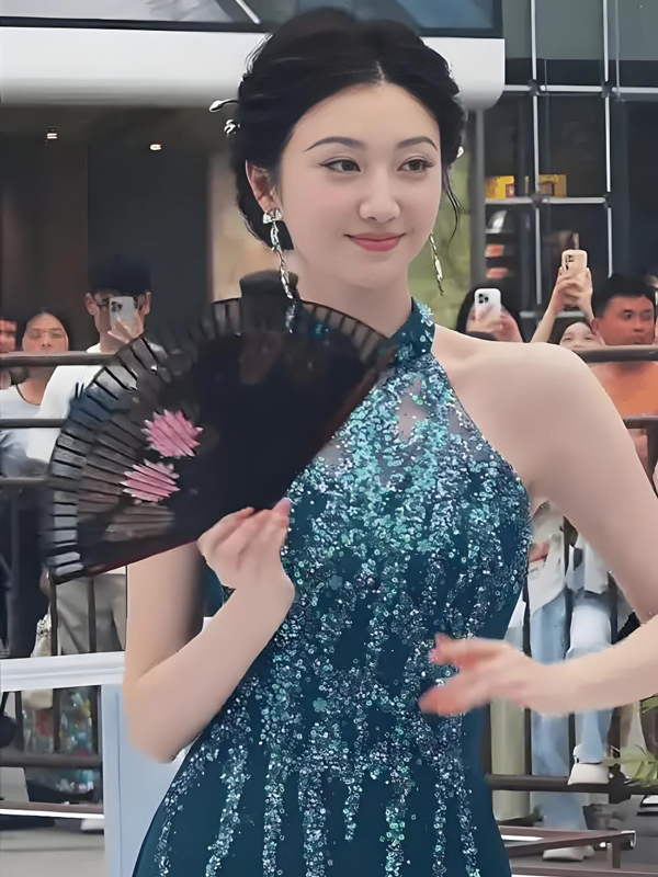 How Does Jing Tian Defy Time? Her Hangzhou Appearance Sparks Wonder