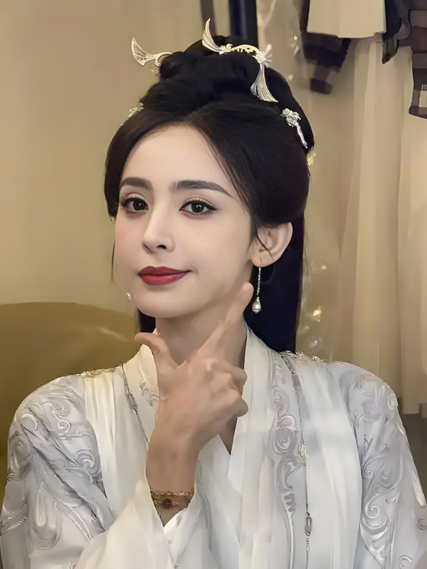 How Gulnazar's Genuine Smile is Shaping Stardom