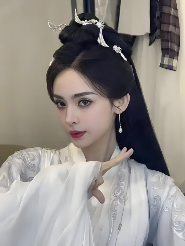 How Gulnazar's Genuine Smile is Shaping Stardom