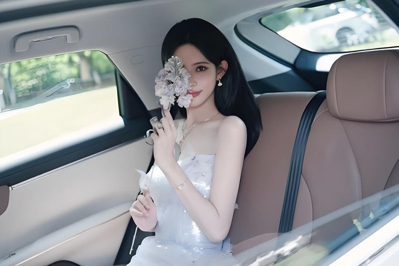 How Meng Ziyi Stole the Spotlight at a Wuling Car Launch