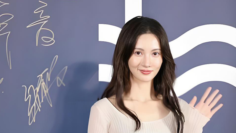 Jin Chen's Unplanned Red Carpet Stroll in Aranya