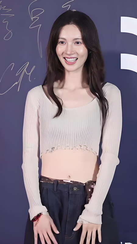 Jin Chen's Unplanned Red Carpet Stroll in Aranya