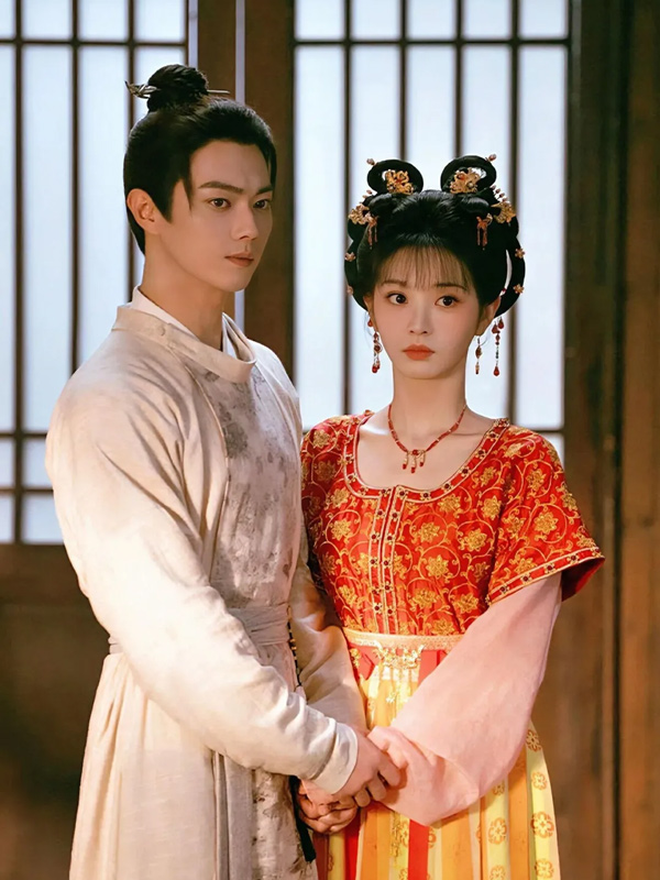 Moonlit Reunion: How It Defied Norms to Captivate China