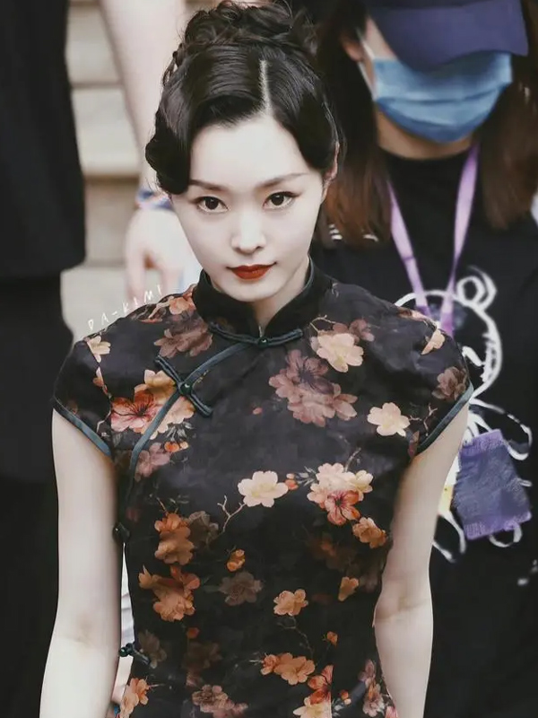 Song Yi: Has China's Qipao Queen Outgrown Her Legendary Role?