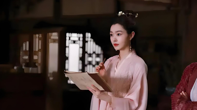 Song Yi: Has China's Qipao Queen Outgrown Her Legendary Role?