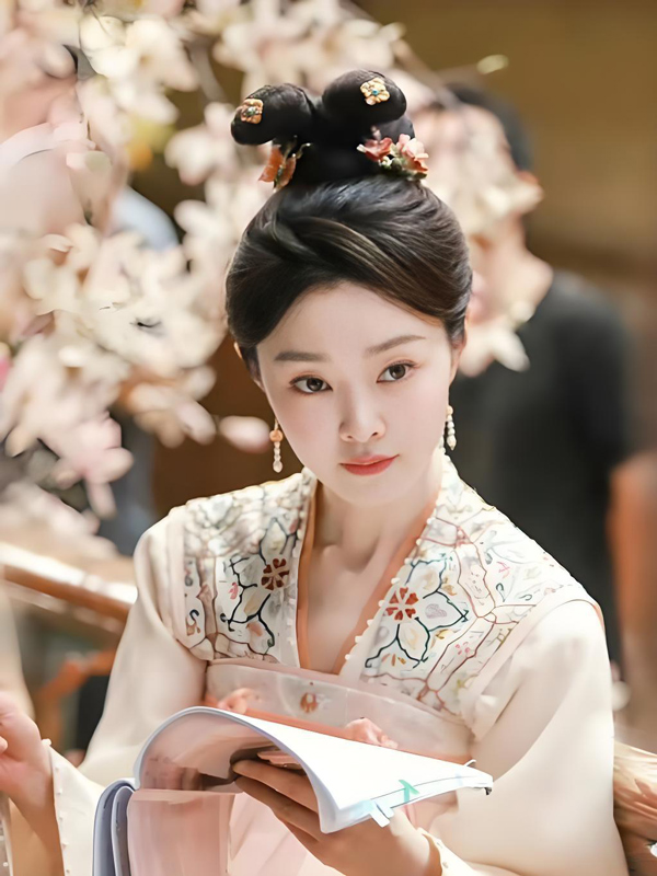 Song Yi: Has China's Qipao Queen Outgrown Her Legendary Role?
