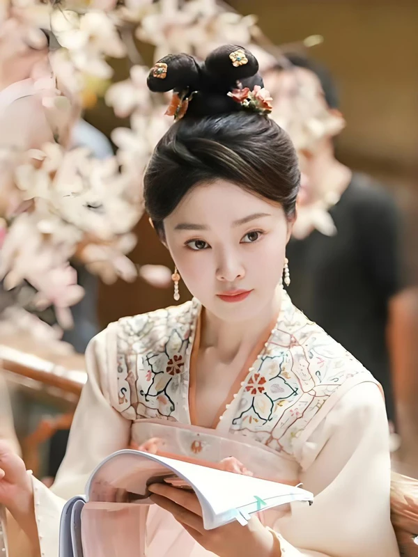 Song Yi: Has China's Qipao Queen Outgrown Her Legendary Role?