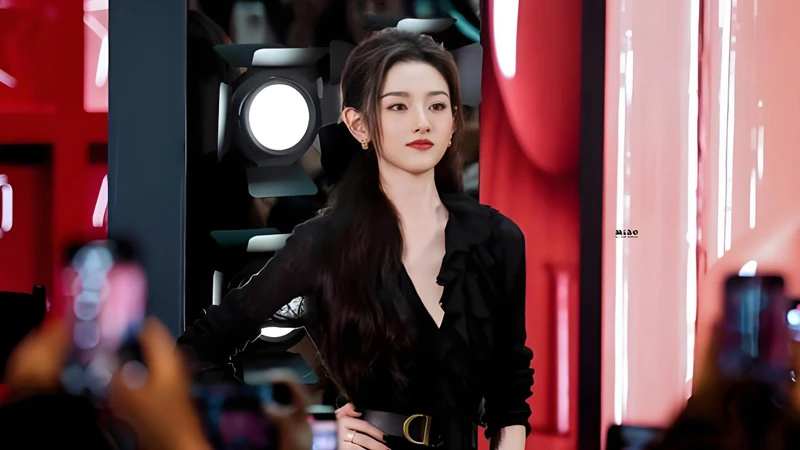Song Zuer's Bone Art Figure Sparks Concern Amidst Career Resurgence