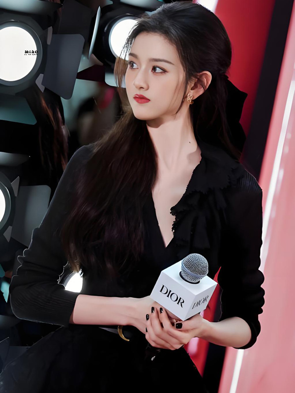 Song Zuer's Bone Art Figure Sparks Concern Amidst Career Resurgence