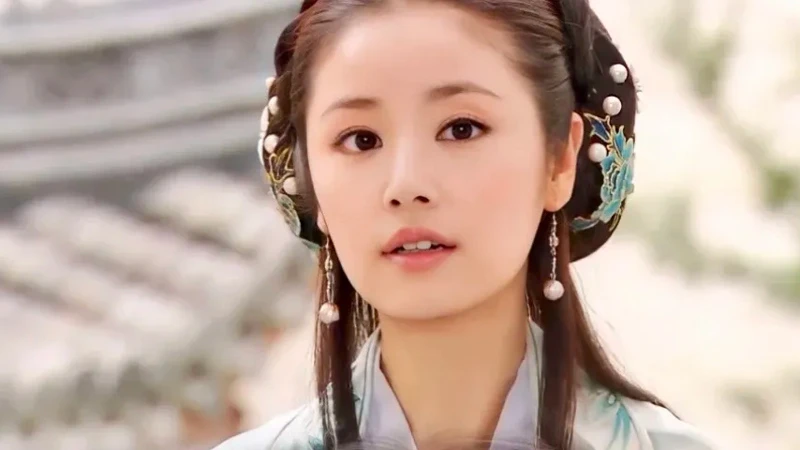 The Legacy of the Pearl-Clasp Bun in Chinese Style