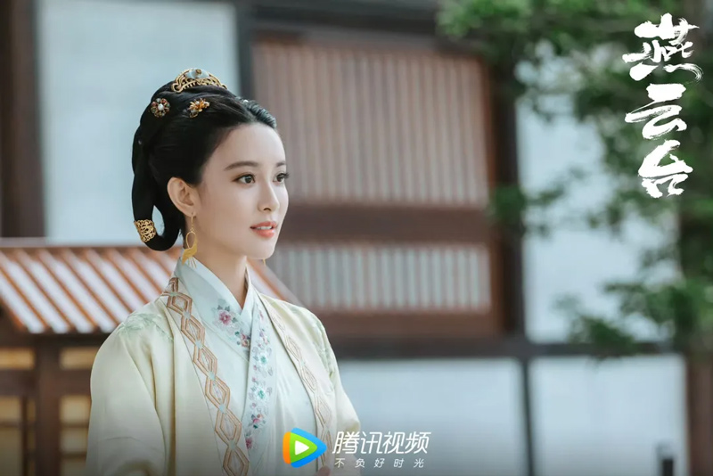The Makeup Mask: Why Meng Ziyi's Look Never Changes?