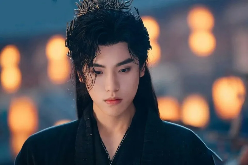 The Sun in the Dark Wins with Story and Cast