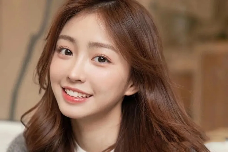 The Sun in the Dark Wins with Story and Cast