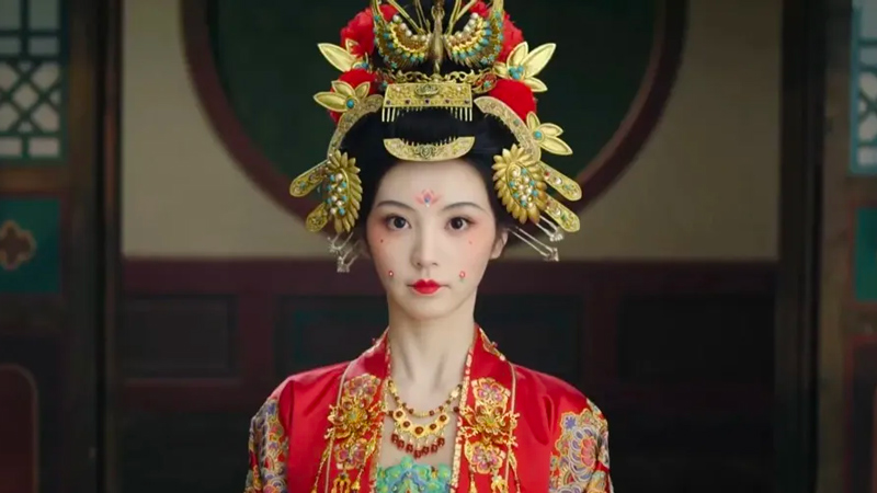 Tian Xiwei's Bridal Look in Moonlit Reunion