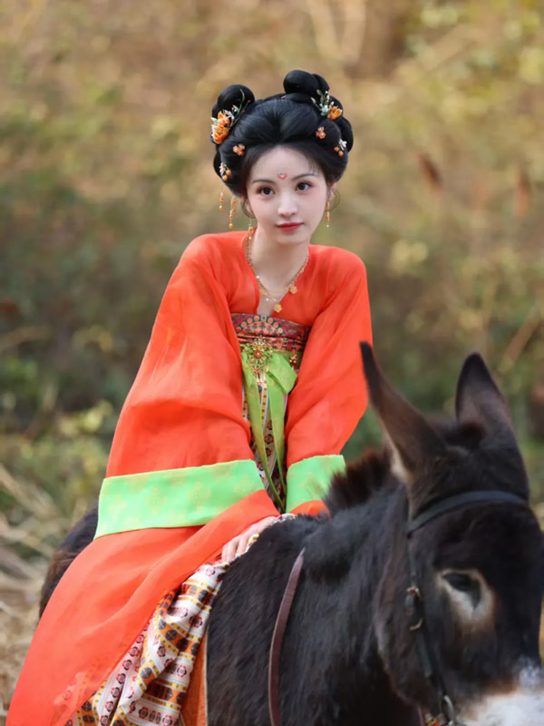 Tian Xiwei’s Chinese Styles in Moonlit Reunion