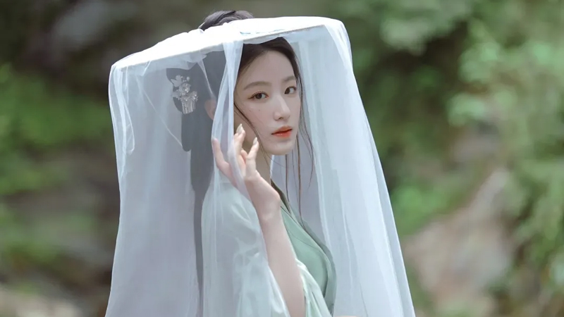 Wei-Jin Style or Modern Creation? Ye Shuhua's Outfit Ignites Hanfu Discourse