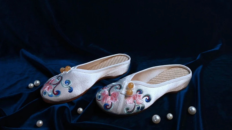 Why Are Slippers So Rare in Historical Chinese Dramas?