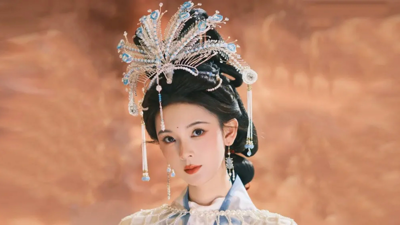 Why Big Phoenix Hairpins Disappear from Costume Dramas?