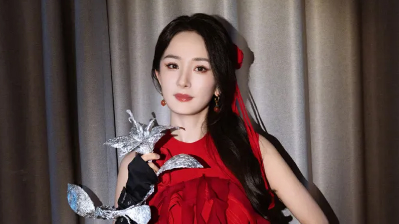 Yang Mi's Crimson Look: Rivals Her Legendary Chinese Paladin 3 Role?