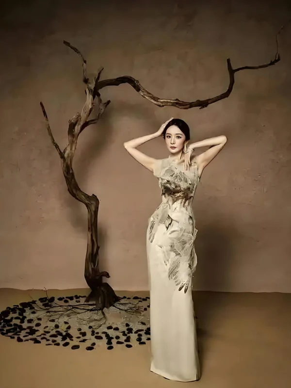 Yang Mi’s Ink Wash Qipao and Withered Trees