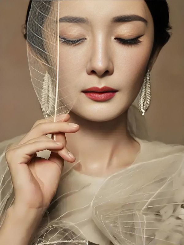 Yang Mi’s Ink Wash Qipao and Withered Trees