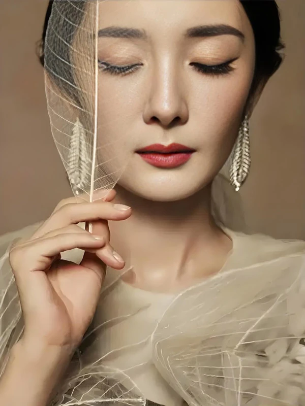 Yang Mi’s Ink Wash Qipao and Withered Trees