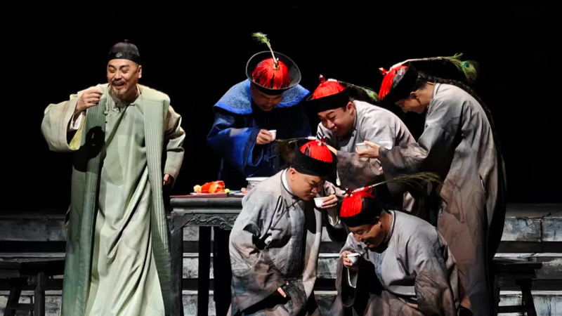 Can a 17th-Century Official's Integrity Still Captivate Modern Audiences?