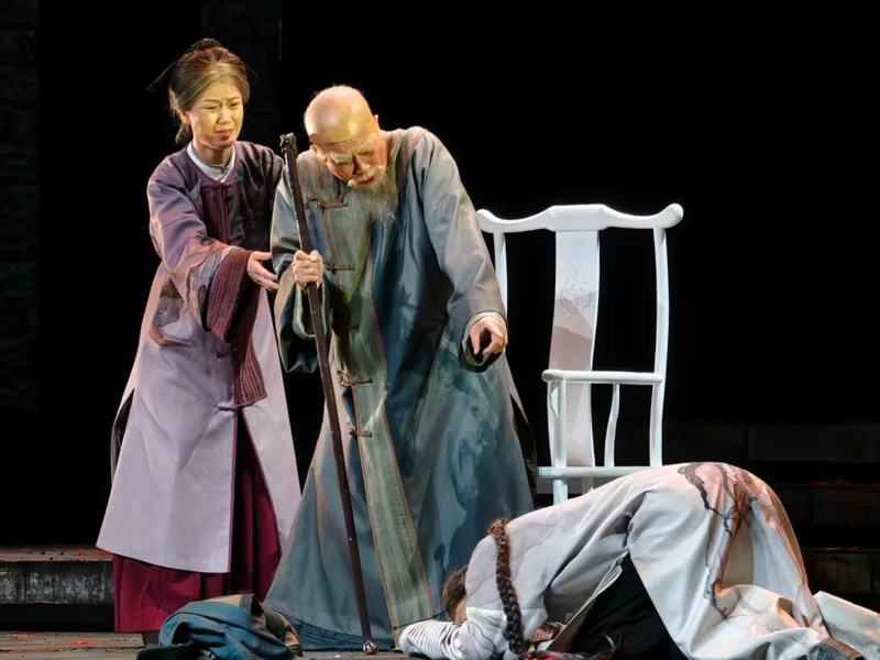 Can a 17th-Century Official's Integrity Still Captivate Modern Audiences?