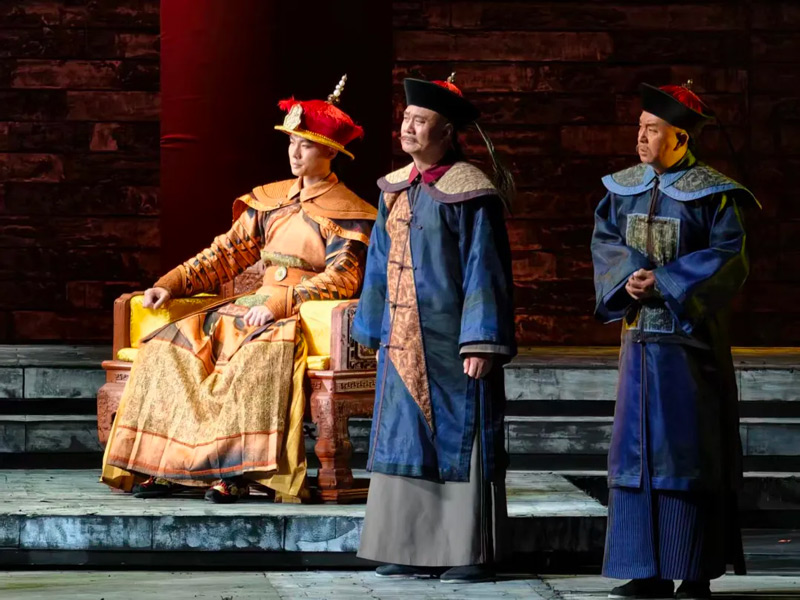 Can a 17th-Century Official's Integrity Still Captivate Modern Audiences?