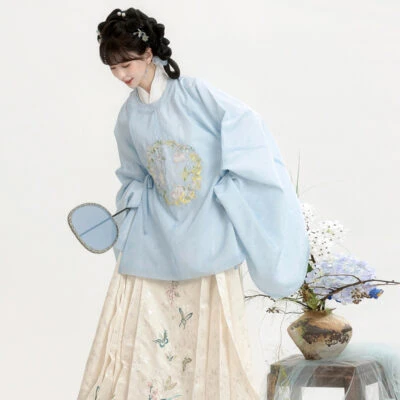 Classic Ming Dynasty Women Hanfu Round-Neck Mamian Skirt Winter Set