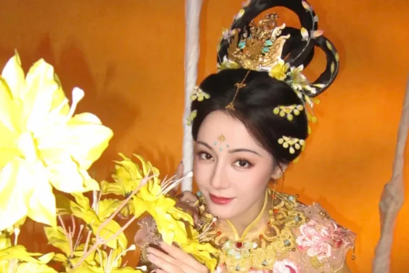 Dilraba's Mid-Autumn Look Takes Internet by Storm