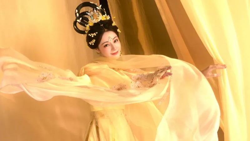 Dilraba's Mid-Autumn Look Takes Internet by Storm