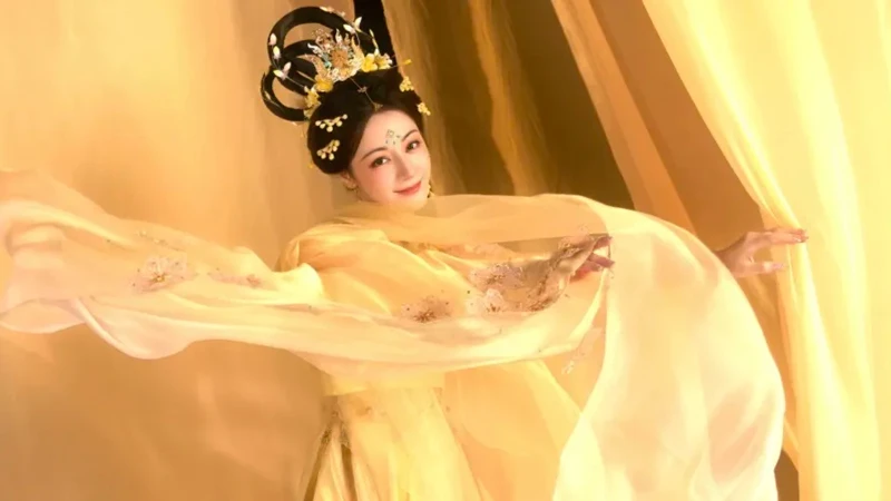 Dilraba's Mid-Autumn Look Takes Internet by Storm