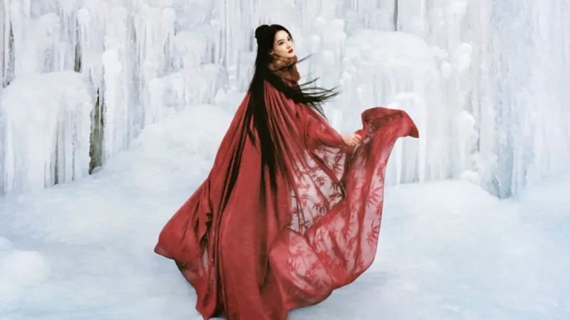 How Did Red in Snow Become a Signature of Eastern Beauty?