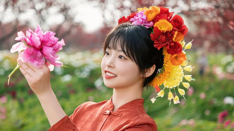 How Hairpin Flowers Bridge China’s Past and Present