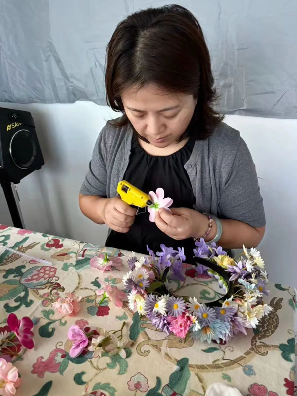 How Hairpin Flowers Bridge China’s Past and Present