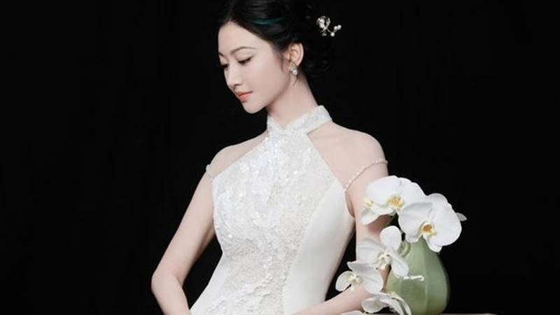 Jing Tian's White Qipao at Mid-Autumn