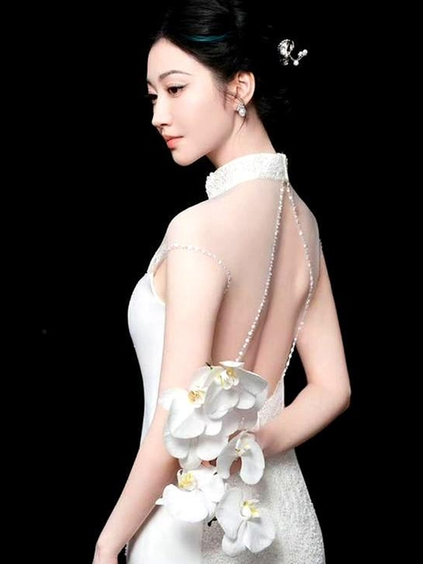 Jing Tian's White Qipao at Mid-Autumn