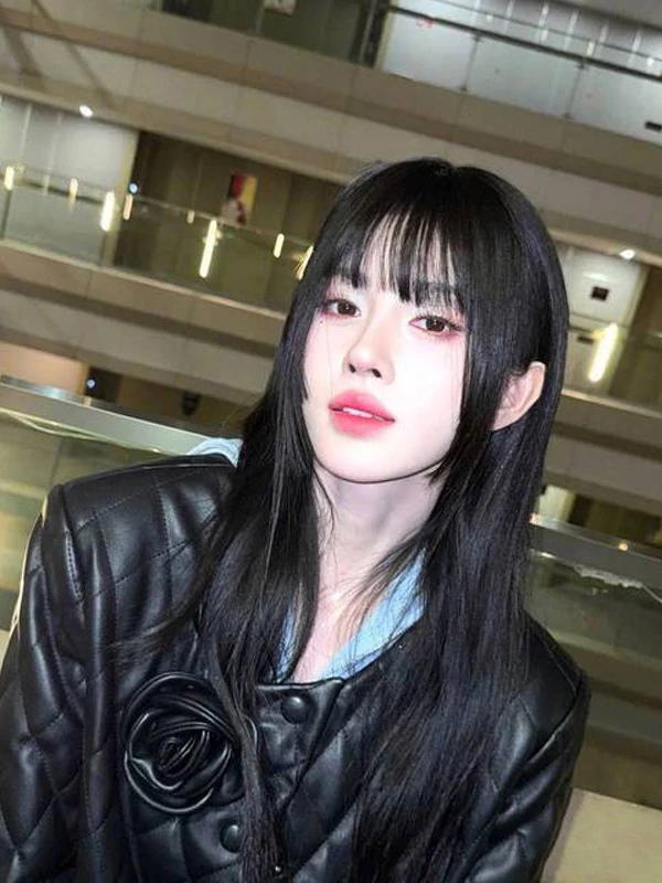 Ju Jingyi's Black Straight Hair with Hime Cut