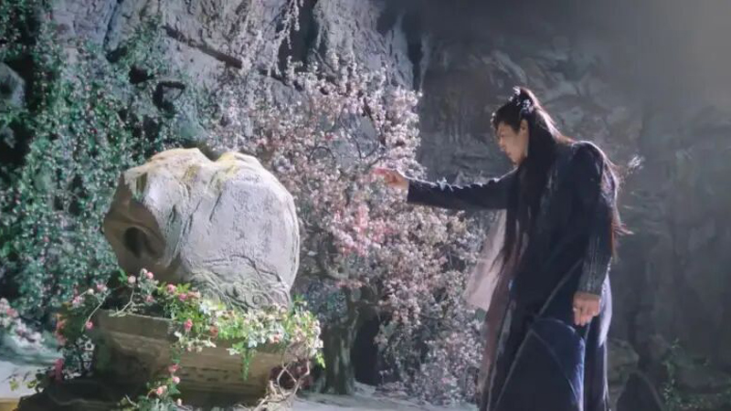 Love in the Clouds Pairs Cunning Leads And Poetic Detail