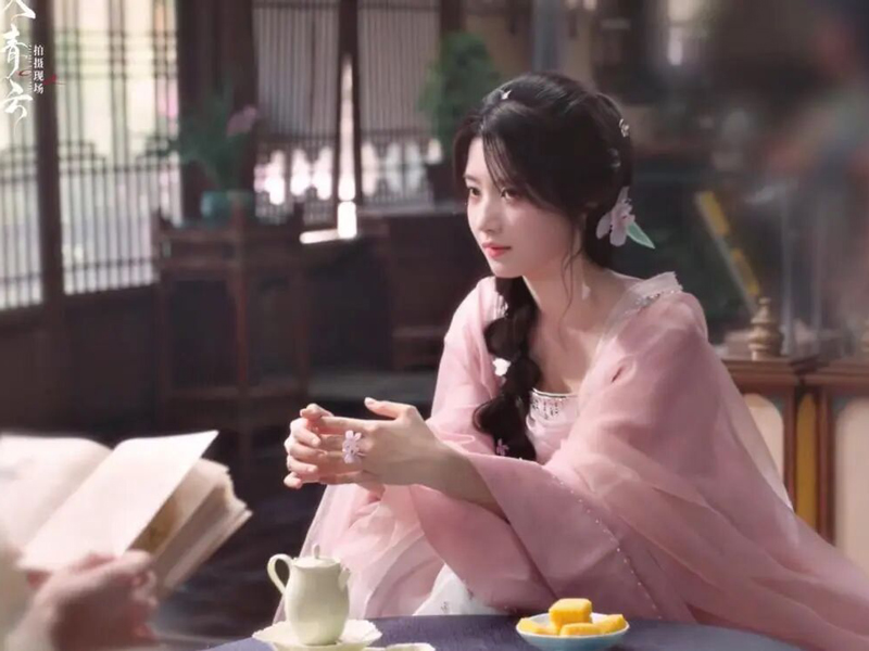 Love in the Clouds Pairs Cunning Leads And Poetic Detail