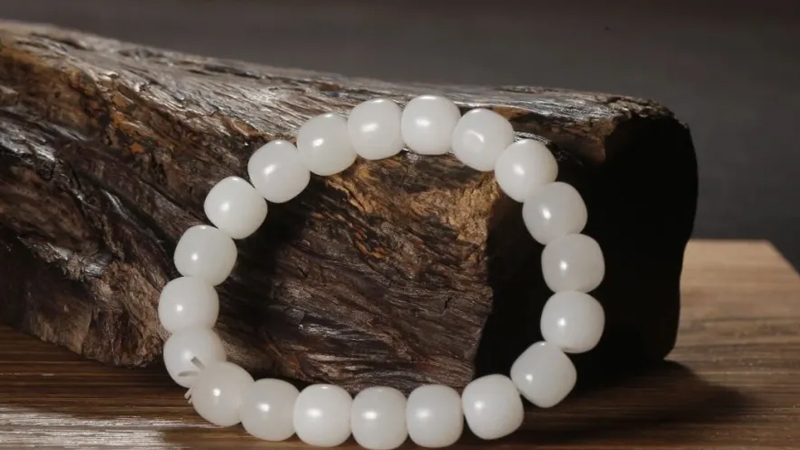 Smart Shopping Tips for Authentic Hetian Jade Bracelets