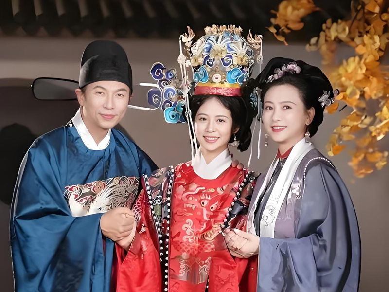 Weng Hong's Daughter Marks 18th with Jiji Li