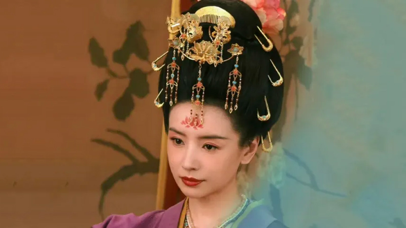 What Secrets Do Dong Jie's U-Pins Reveal About Ancient Chinese Fashion?