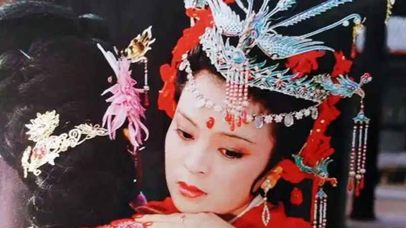 Where Did the Grand Phoenix Hairpins Vanish in Historical Dramas?