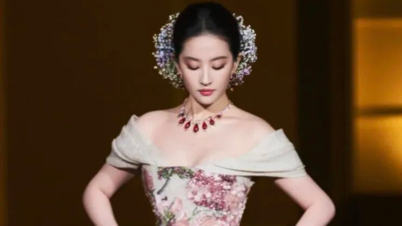 Why Does Liu Yifei's Vogue Look Feel Both Fresh and Familiar?