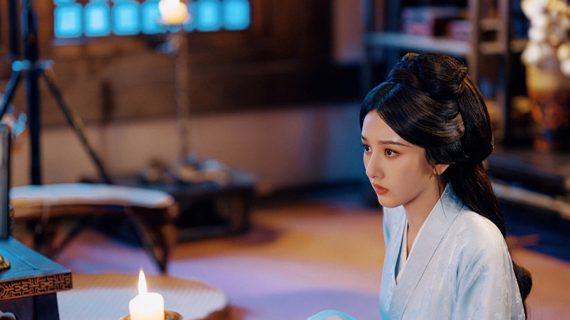 Did Song Zuer Really Wear Underwear as Outerwear?