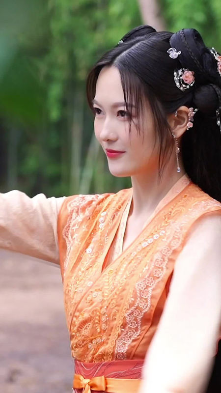 Exploring Zhongxi and Konghou's Story in Flying up Without Disturb