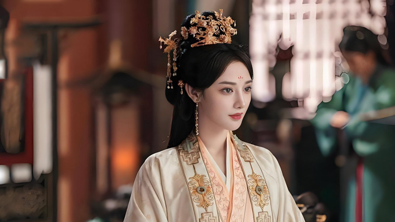How Did Queen Ling Cangcang Outsmart the Empress Dowager in Love & Crown?